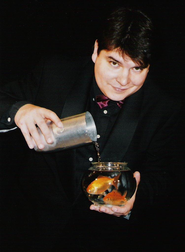 Magician Olivier OK MAGICS with appearing fishes